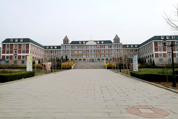 校园风光-大连枫叶职业技术学院