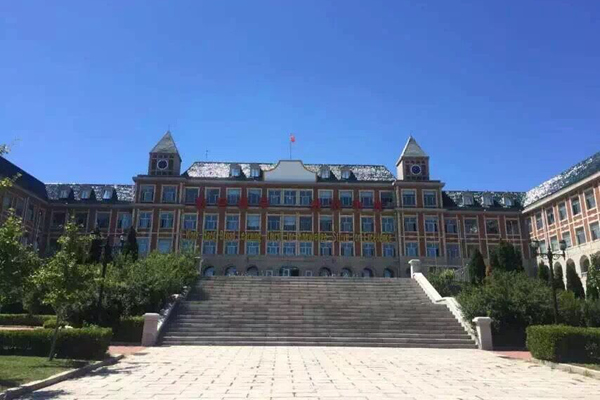 校园风光-大连枫叶职业技术学院