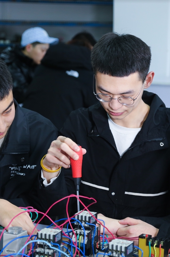 智能制造未来学院